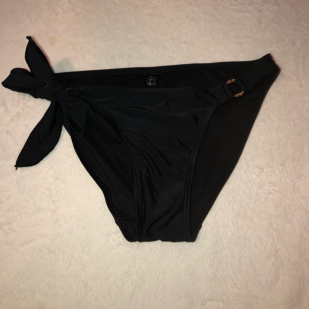 Black bikini bottoms !!